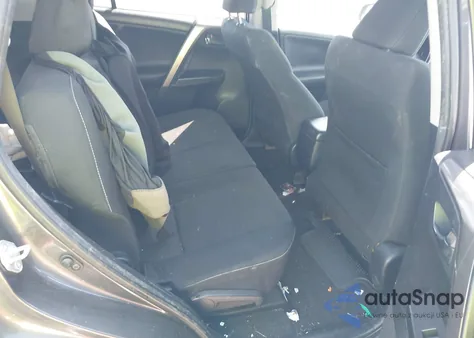 2017 Toyota Rav4 Xle z USA, uszkodzony, nr VIN JTMWFREVXHJ708196